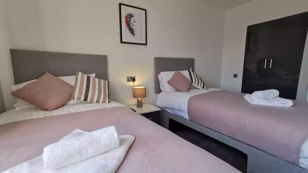 beautiful-6-bedroom-with-9-beds/