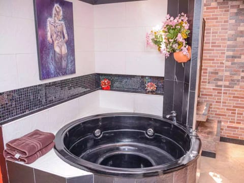 2 Bedroom AC, Hot Tub Lleras