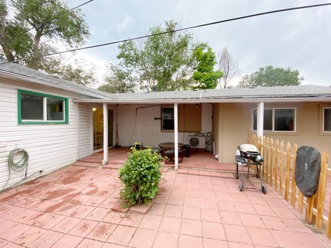 Backyard with table and 4 chair. We have a grill set up with propane. Ready for you to use and enjoy with your friends or family.
