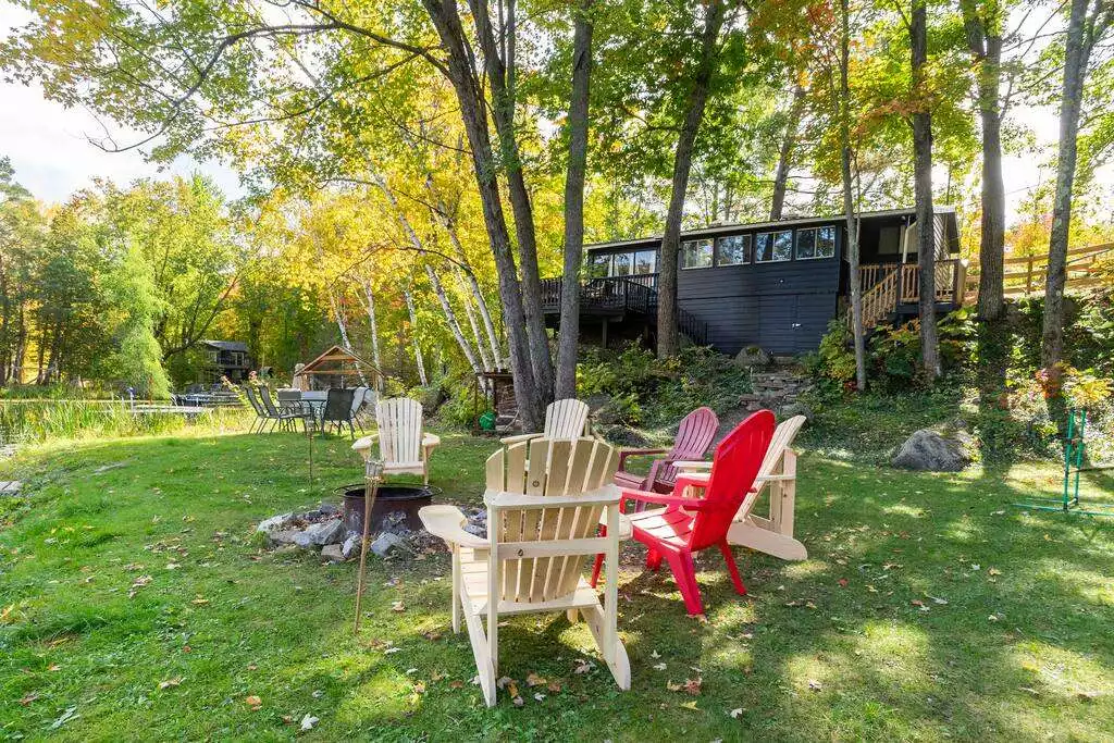Four Season Waterfront Cottage Stoney Lake