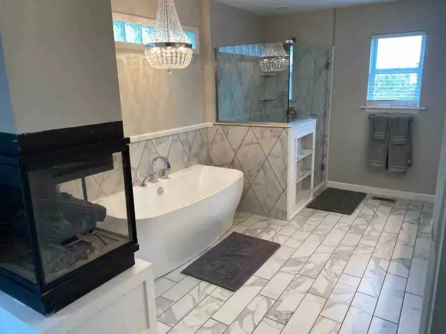 Enjoy a long bath in the master's en suite bathroom. The spacious master bathroom features a walk-in shower, soaker tub and double vanity. Enjoy a long bath in the master's en suite bathroom. The spacious master bathroom features a walk-in shower, soaker tub and double vanity. - Croatan Beach - Big Kitchen, Hot Tub, 2 Masters - Virginia Beach