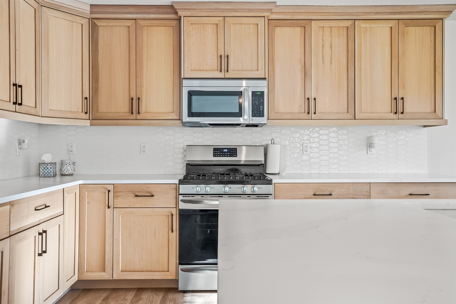 spacious-5-bedroom-retreat-with-pool-access/