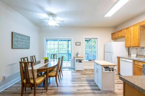Tellico Lodge Stay*Relax*Unwind*Enjoy!