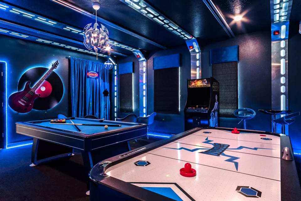 Arcade games, pool table, Airhockey
