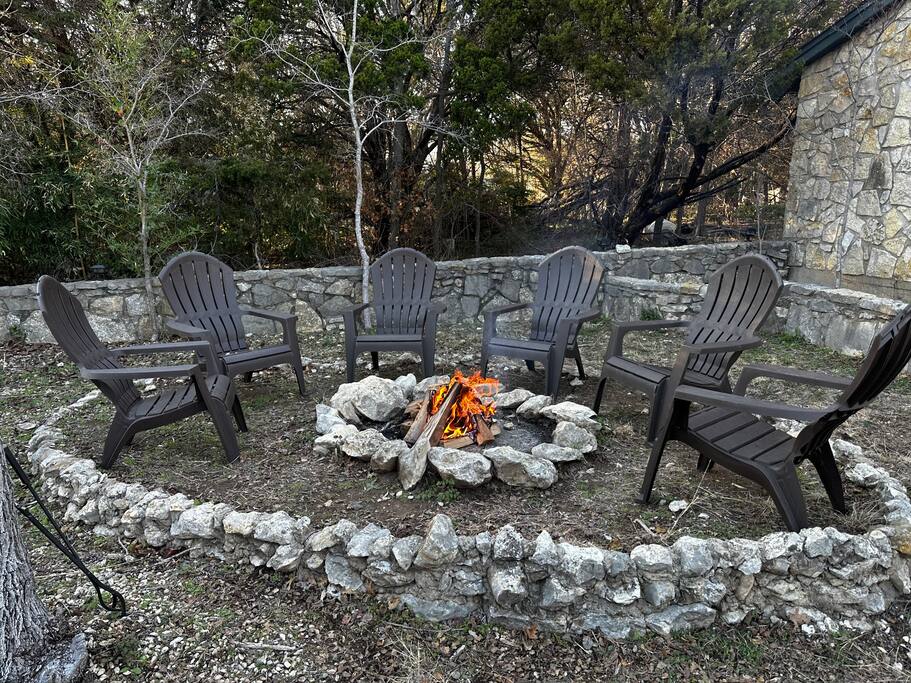 Outdoor fire pit with stone surroundings - Magnolia Lakehouse - Clifton