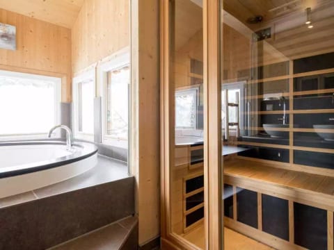 #12 mit IR-Sauna&Sprudelbad Innen