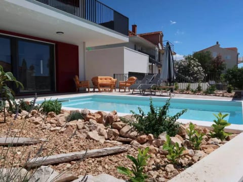 Viva-by the sea-garden & terraces