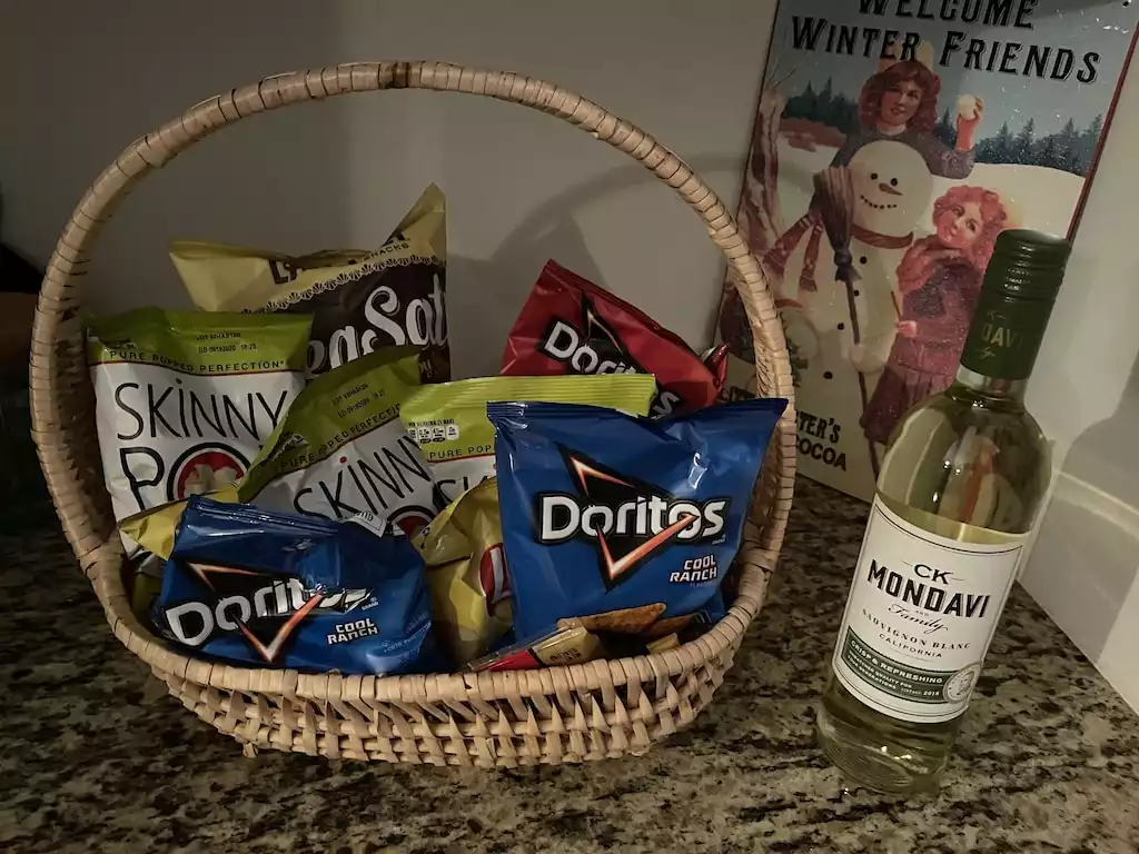 Snacks provided for your arrival! Snacks provided for your arrival! - NEWLY REMODELED FOUR BEDROOM CONDO - Greene County
