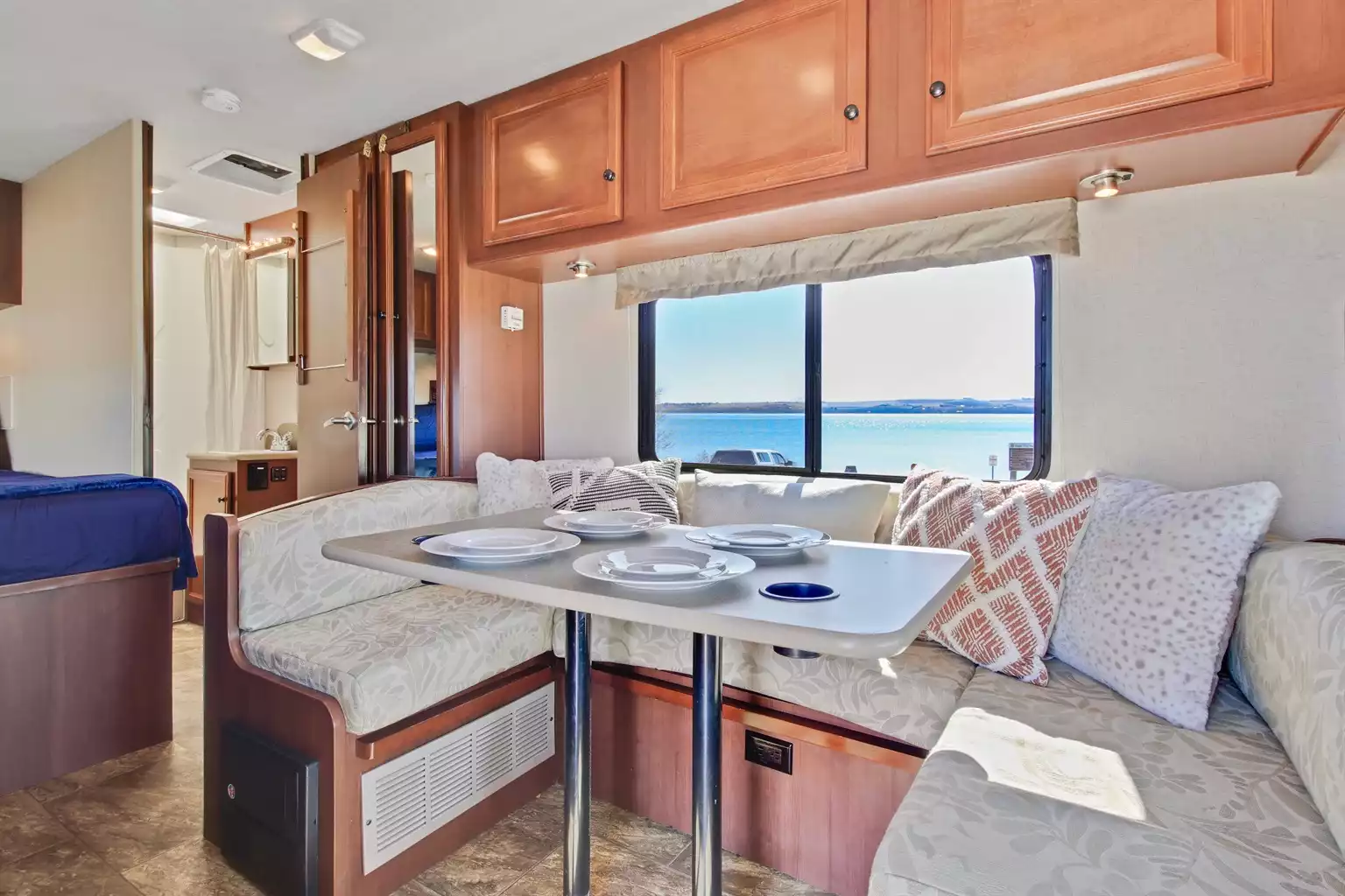 2014-fleetwood-tioga-montara-23b-sleeps-6/