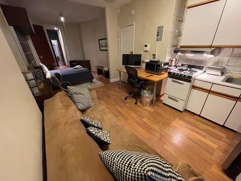 Clean Spacious walk to Central Park Short Term OK