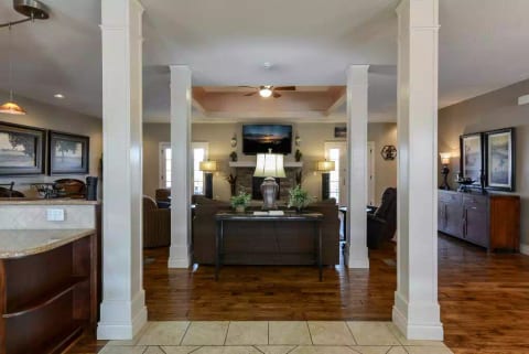 Wow, I'm Home! Entryway