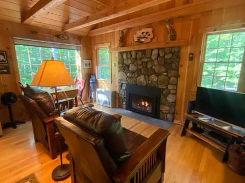 Private 1.7 acres w/ Stone Fireplace In White Mtns