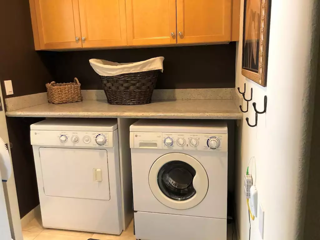 Lower level laundry room - Villa Lava - Puako