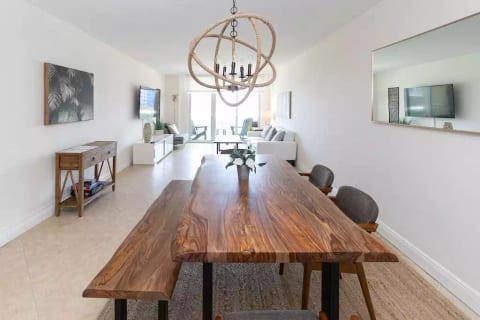 Main area/dining table