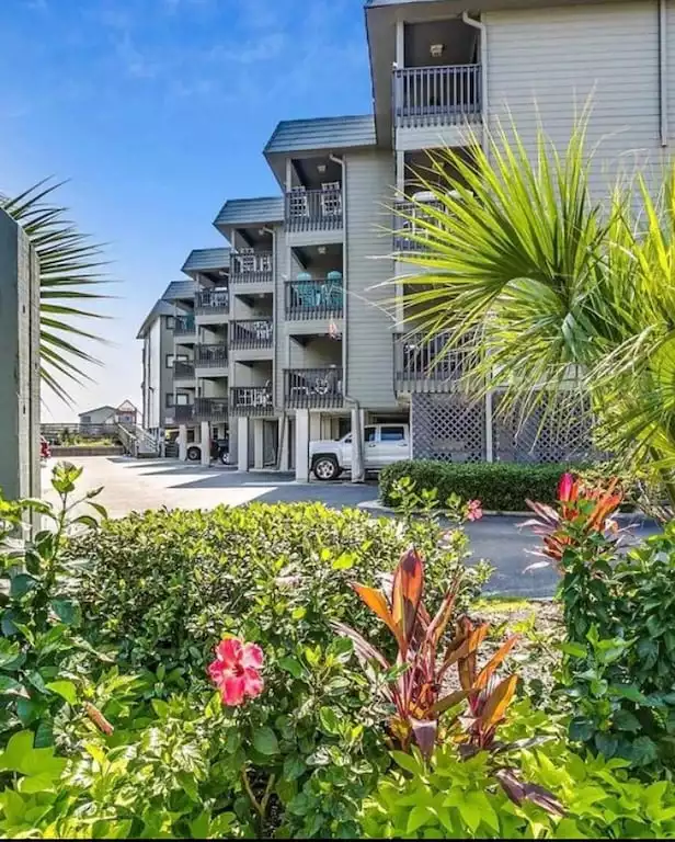 Steps to the Beach! Oceanview. Pool & Private Pier. - North Myrtle Beach