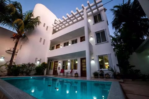 Villa Deja Blue & Restaurant