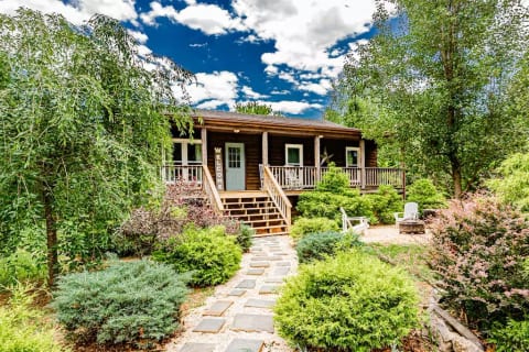 Mountain View Retreat- SAUNA-Hiking- Unit A