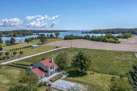 Pool is open! Cozy countryside getaway