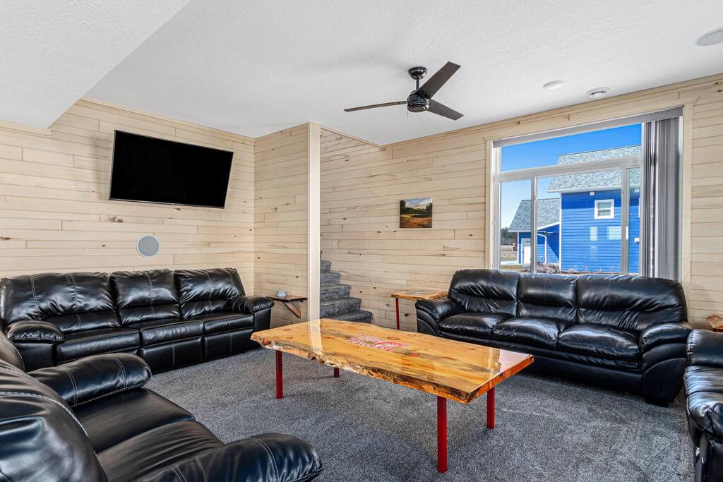 55 inch tv with optional surround sound, perfect for kicking back with your crew to watch the game, or whatever - The Red Walleye: 22 beds on Big Fish Golf Course - Hayward