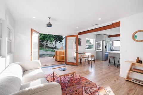 Hillside House with DTLA Views + Zen Cedar Tub