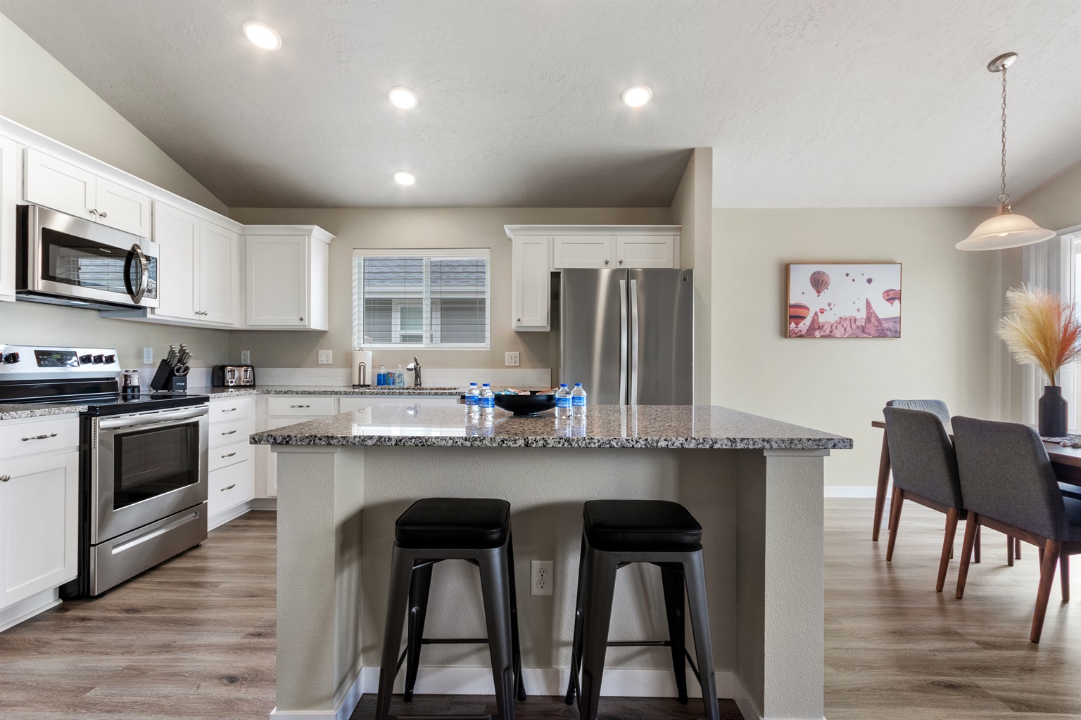 cool-and-calming-designer-home-in-nampa/