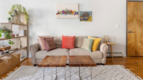 Sunny Modern Loft in Prime WBG