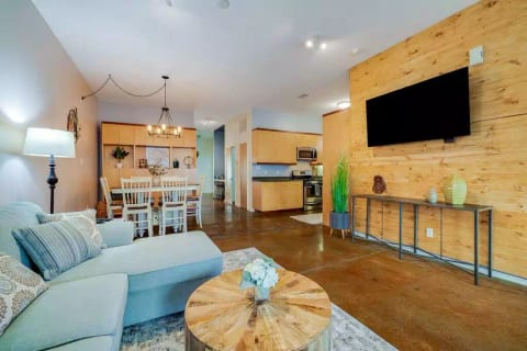 ⭐Southern Charmer•Historic Downtown•Private Porch⭐