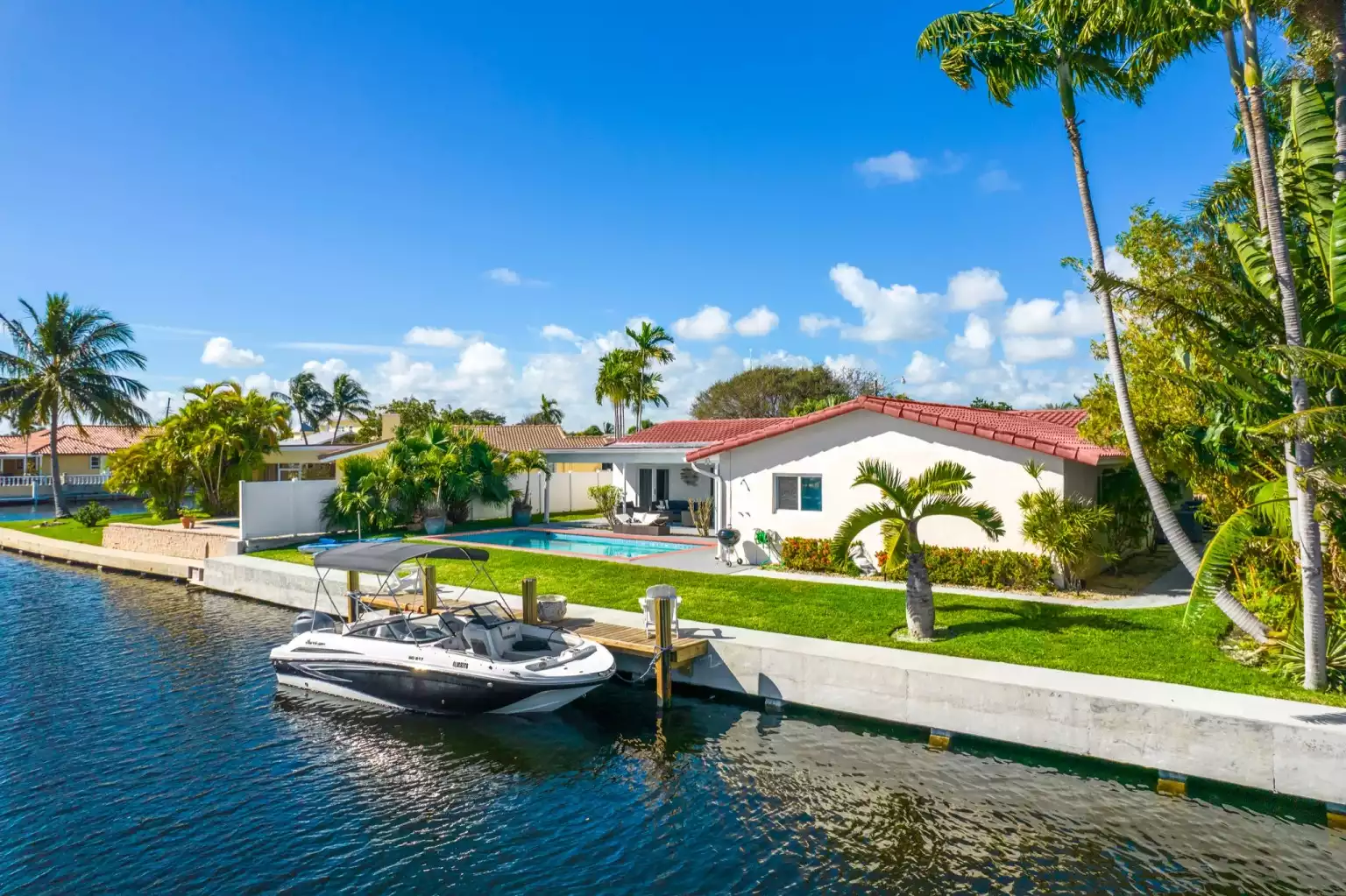 NEW Lux Waterfront Villa Half A Mile From Beaches - Fort Lauderdale